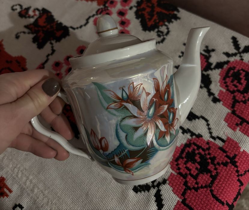 винтажний порцеляновий заварювальний чайник