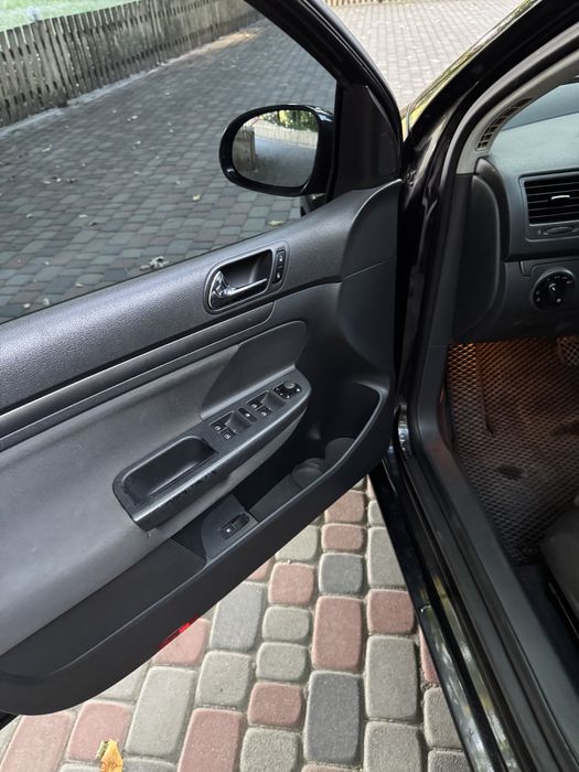 Volkswagen Golf 2004 VIN WVWZZZ1KZ5W081019 фото оголошення 11 з 15