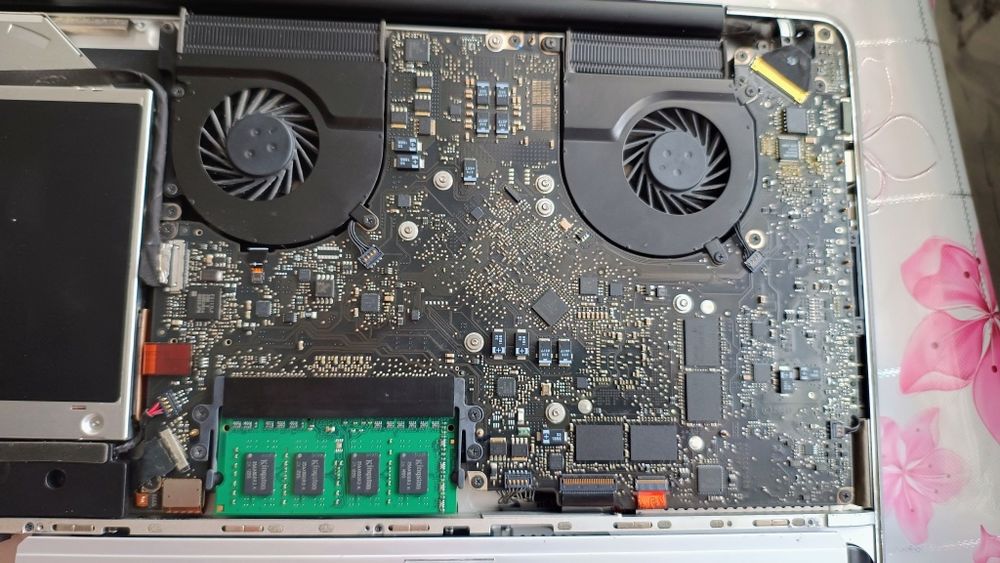 MacBook pro A1286 на запчастини