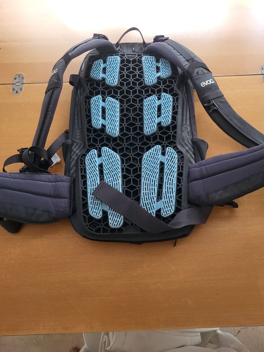 Mochila EVOC Neo 16L
