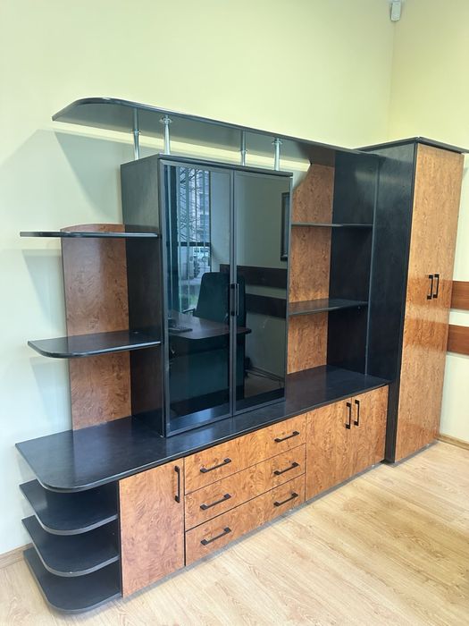 Офісні меблі  в дуже гарному стані