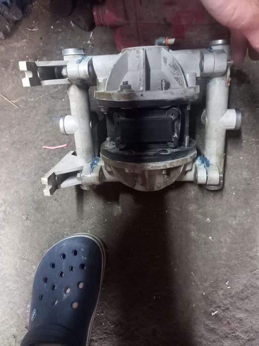 Продам мембранний насос з пультом керування