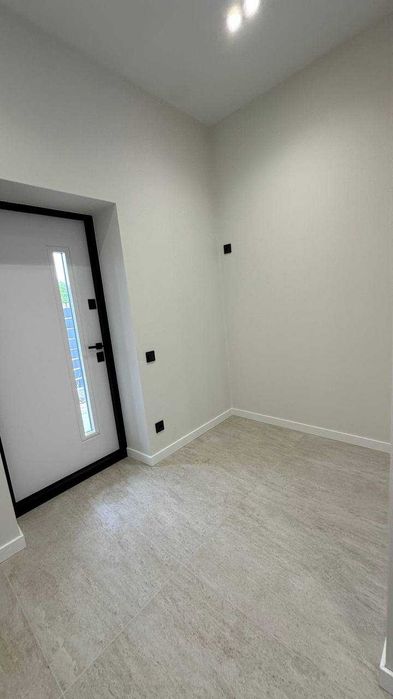 Будинок з сучасним ремонтом, каміном і ділянкою 4 сотки