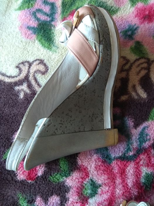 Босоніжки шкіряні