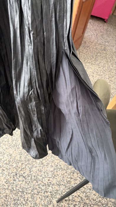 Vestido com brilho e couro