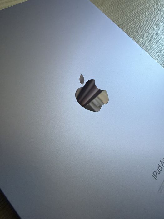 iPad Air 11 M2 128GB | Jak nowy | 8 cykli baterii | Etui Apple | 2025