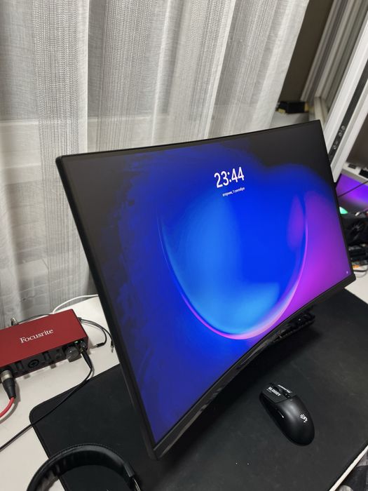 Монитор 180 hz с кронштейном