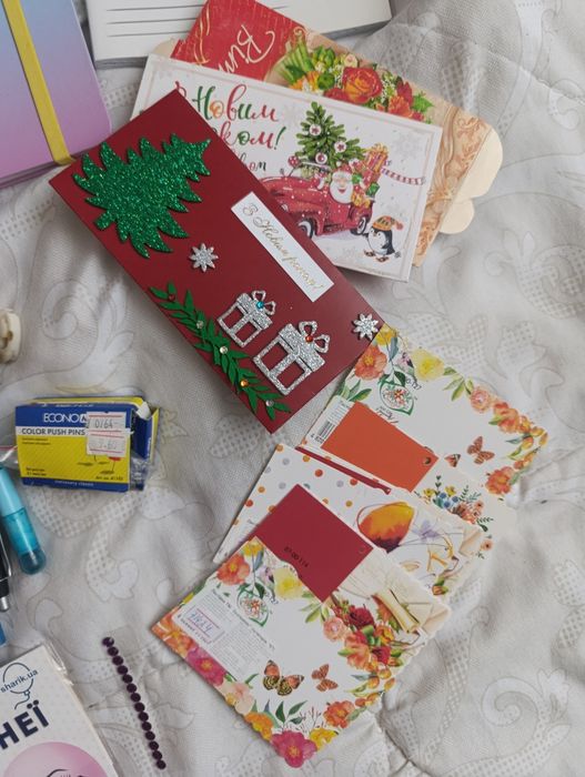 Віддам пакунок канцтоварів