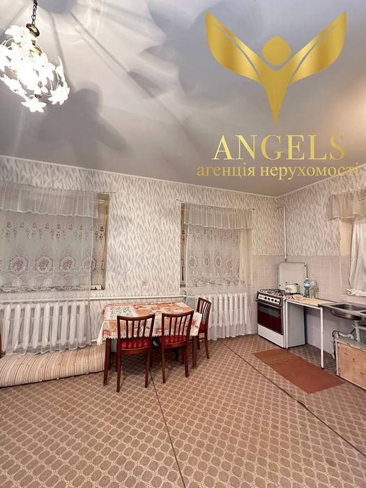 Продаж двоповерхового будинку із трьома гаражами та -1 поверхом