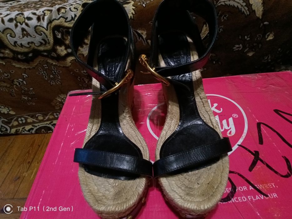 Женские босоножки Александр маккьюин