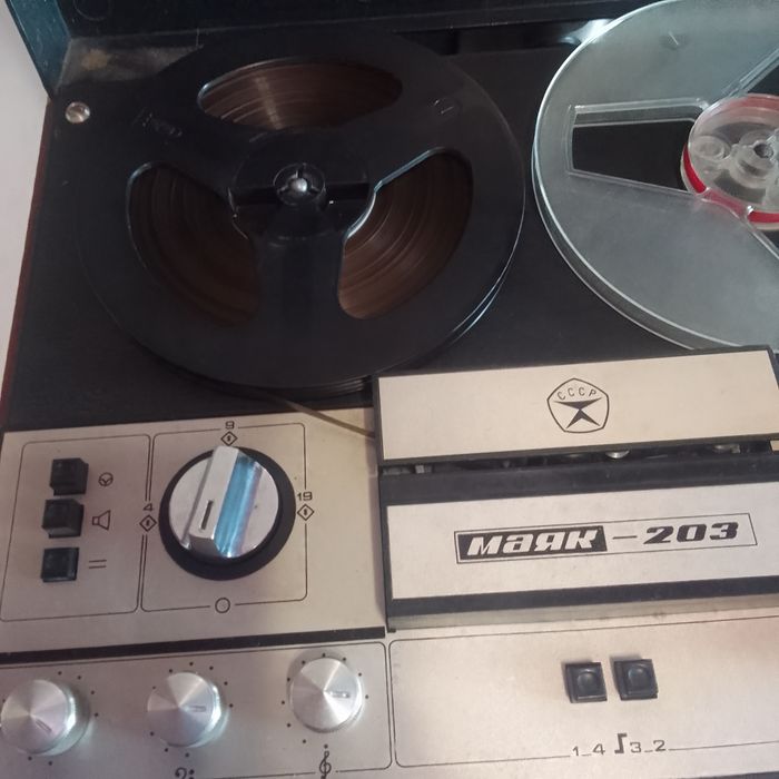 Магнитофон катушечный  Маяк.