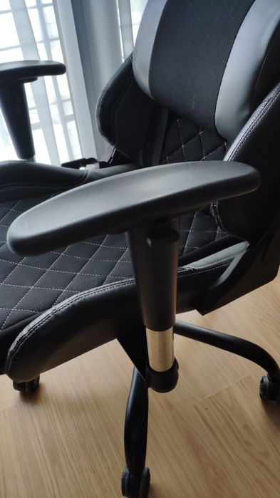 Cadeira gaming trust GXT 707