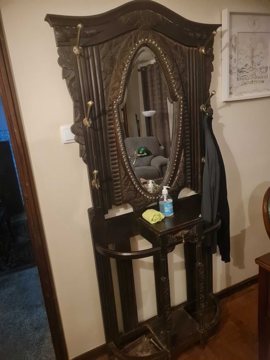 Cabide antigo em madeira