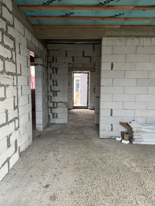 Продаю побудований одноповерховий дім  з власною ділянкою 4,5 сот. Планування супер. Газ по вулиці. Власник