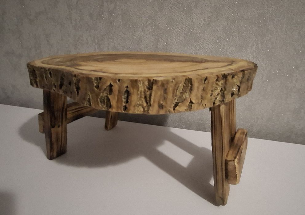 Винний Столик .стіл з ніжками