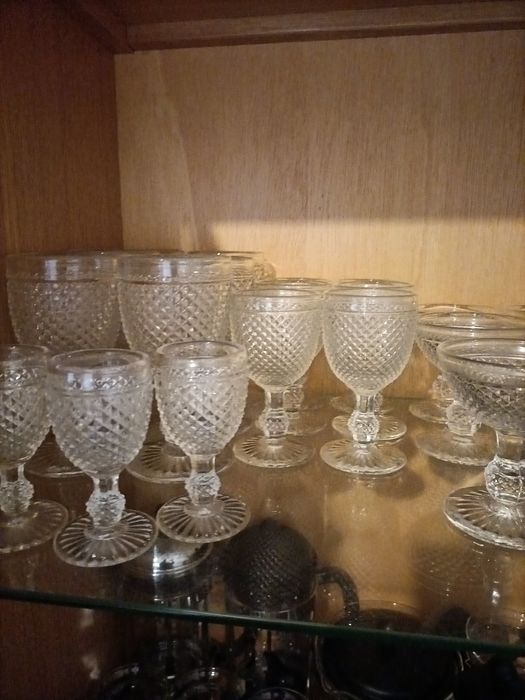 Serviço de copos, jarra e licoreiro