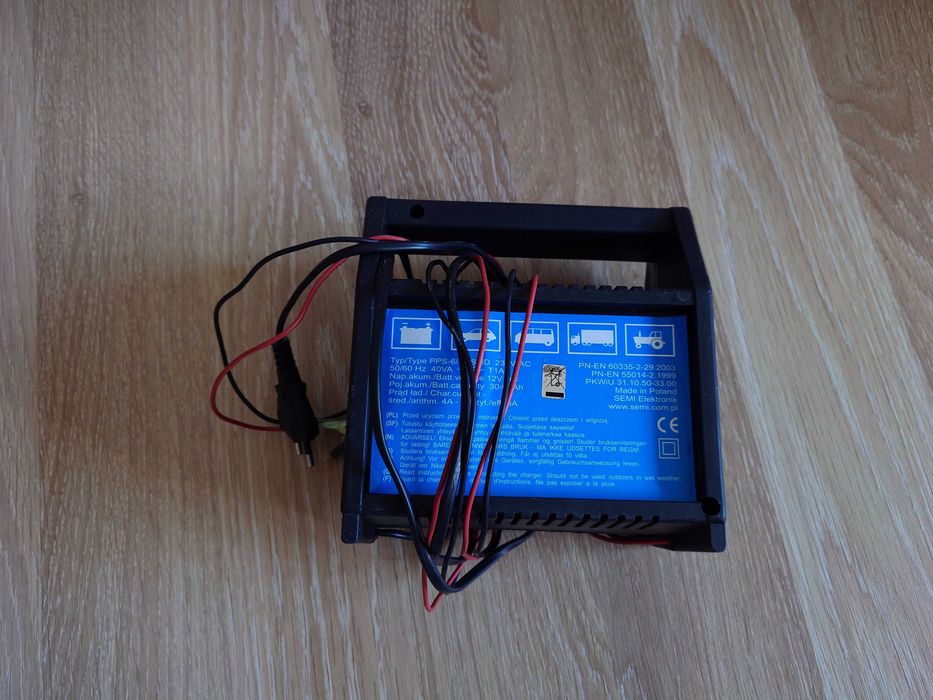 Prostownik Samochodowy do akumulatora 12V 6A