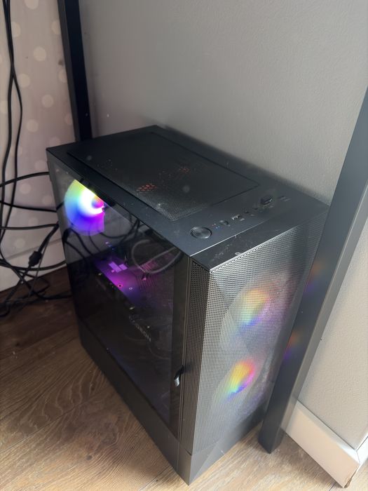Mocny zestaw gamingowy PC: Ryzen 7 5700X3D + RX 6650 XT + Monitory, Peryferia Pro i Akcesoria