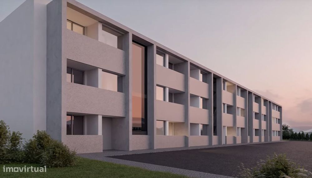 T2 com 2 Lugares de Garagem em Condomínio Fechado