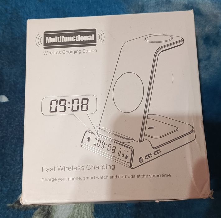 Bezprzewodowa ładowarka 4w1 z zegarem.
