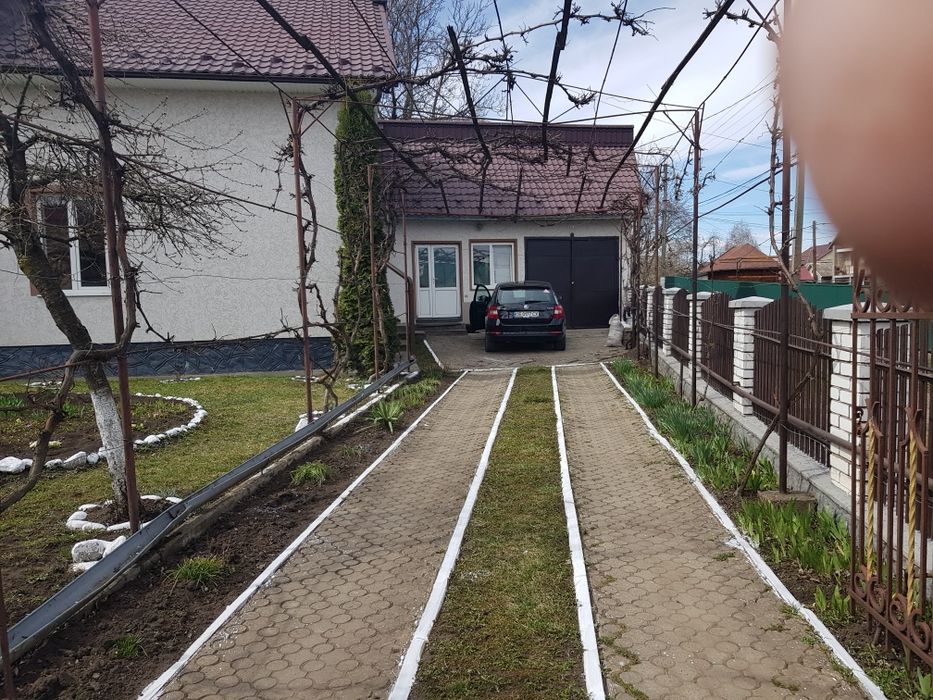 Двоповерховий двох квартирний будинок