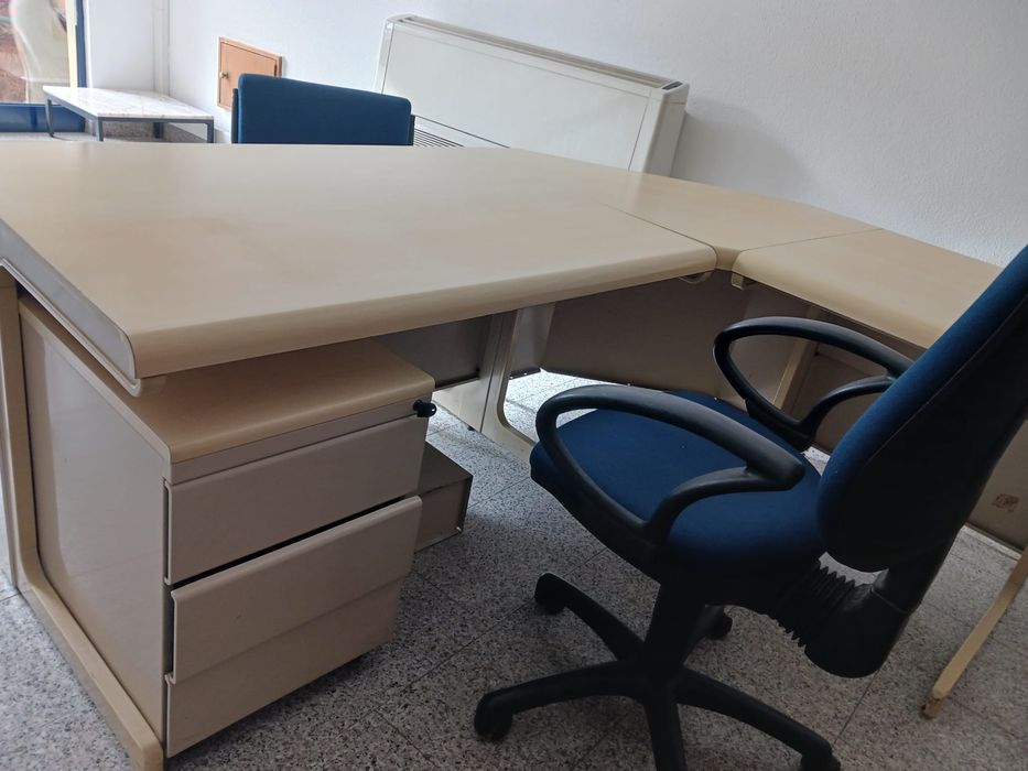 Secretaria e cadeiras