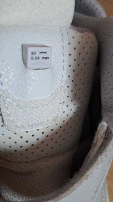 Buty spotowe Geox z podświetleniem LED r. 36