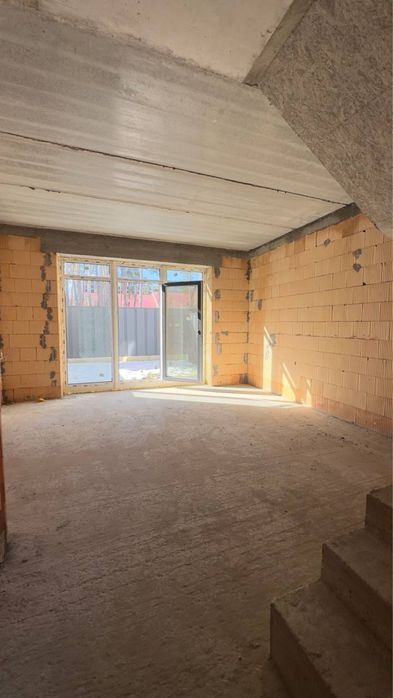 Чудовий таун хаус, сосни Центральний парк, газ, готовий.