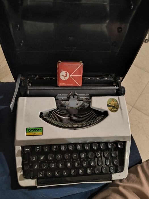 Máquina de escrever vintage brother 100