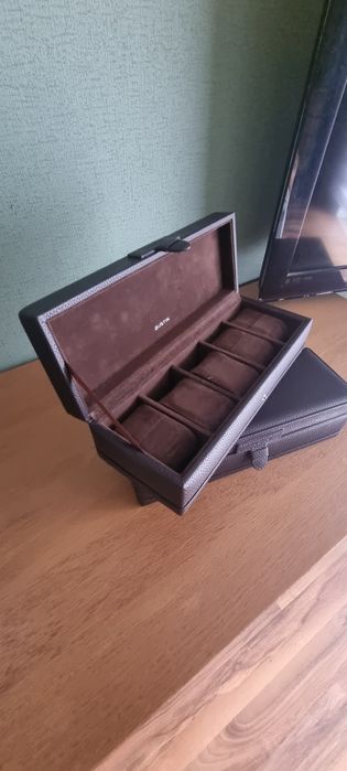 2 Caixas pare relógios com capacidade cada uma para 5 em pele castanha