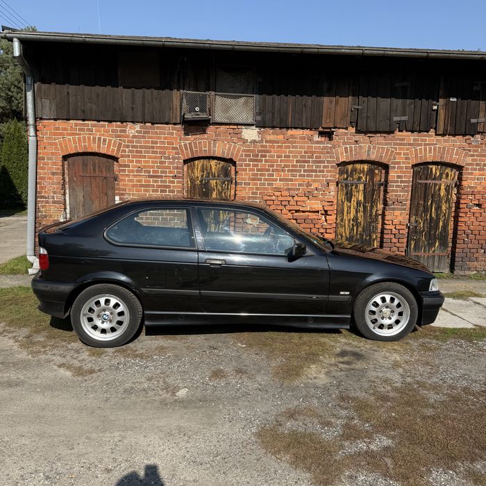 BMW e36 compact 323ia m52b25 skora sporsitze