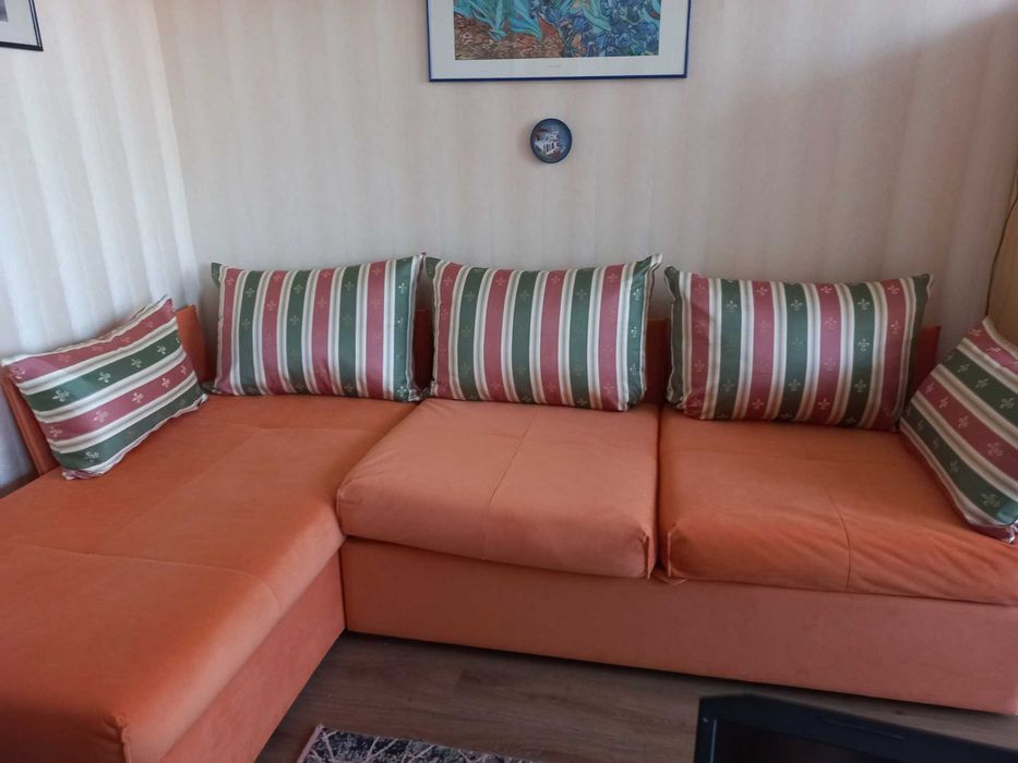 Кутовий оранжевий диван - кушетка в ідеальному стані