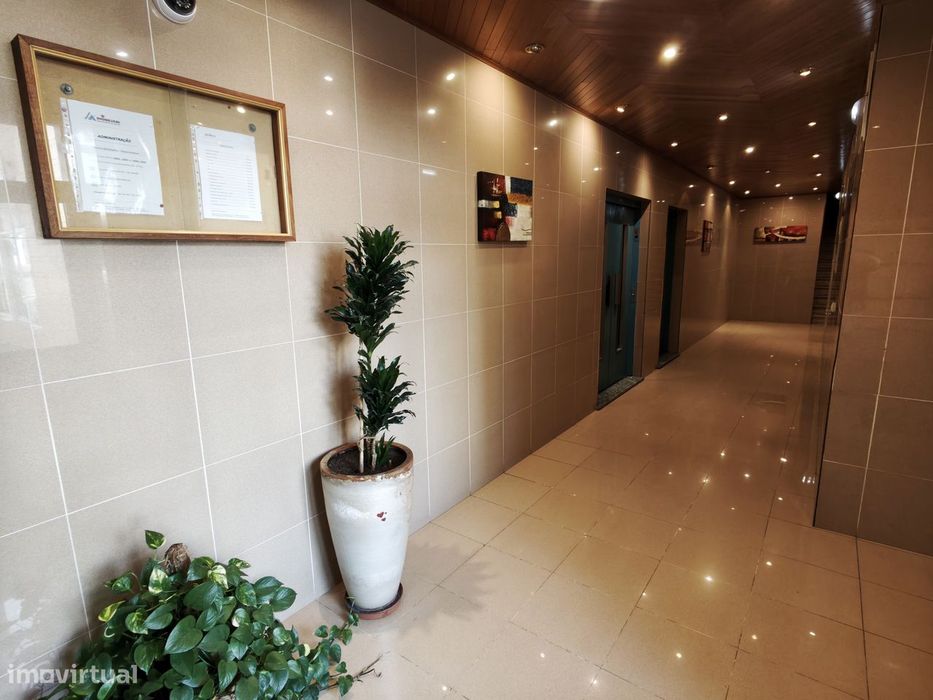 Apartamento com Excepcional Área e Localização - Buarcos
