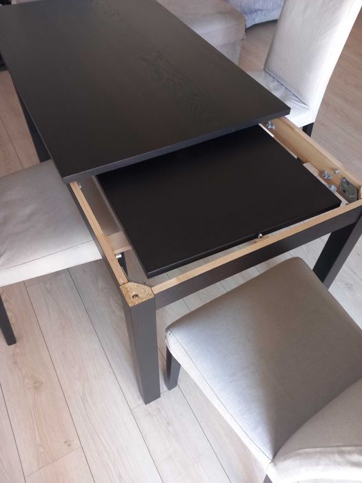 Mesa extensivel com 4 cadeiras
