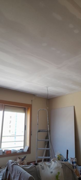 Obra casas de banho  cozinha Pladur pintura trolha etc andaimes inclui