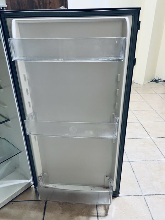 Lodówka Electrolux – używana, srebrna