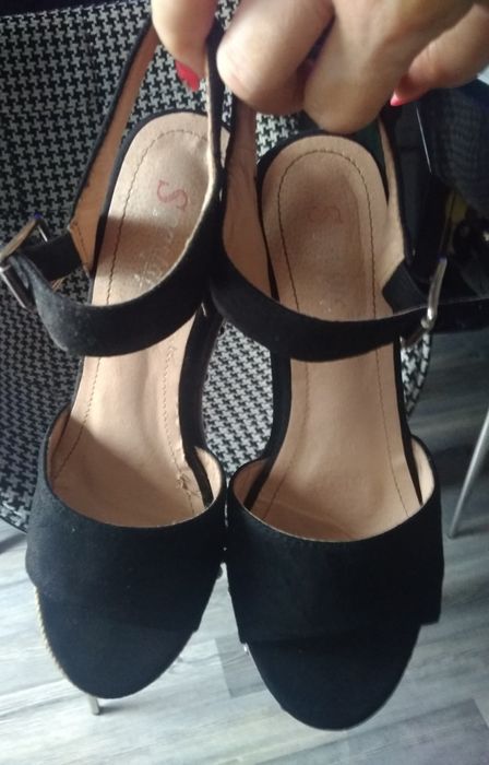 Eleganckie buty letnie sandały na koturnie 39
