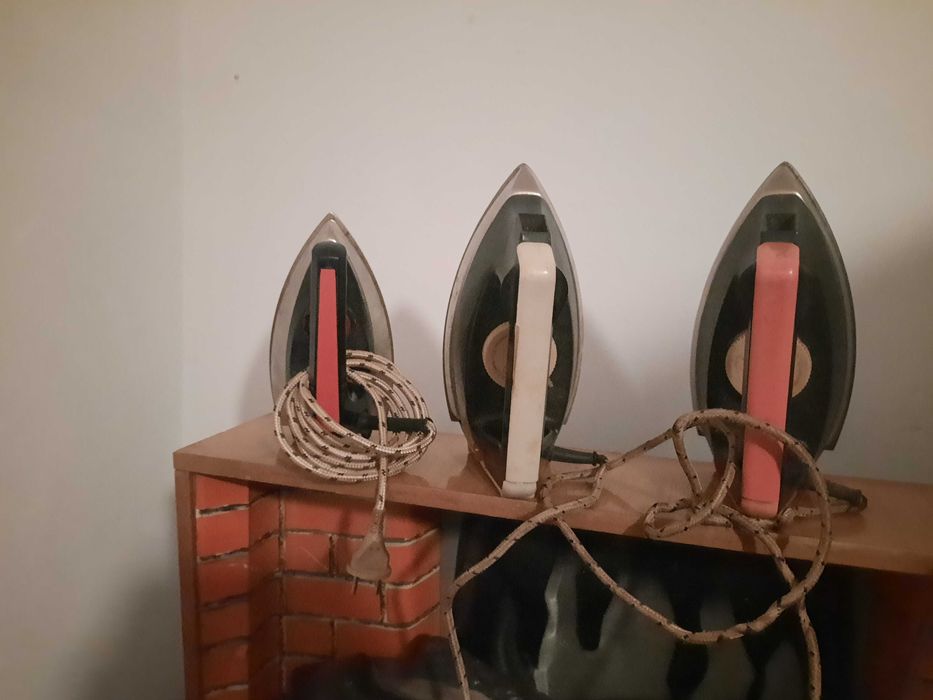 Продам б.у утюги