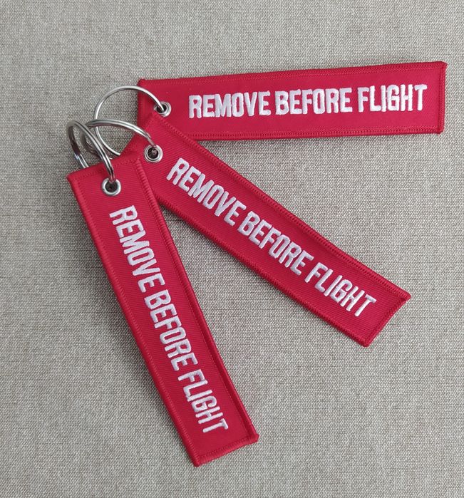 Fita "REMOVE BEFORE FLIGHT" - Chaveiro Aviador