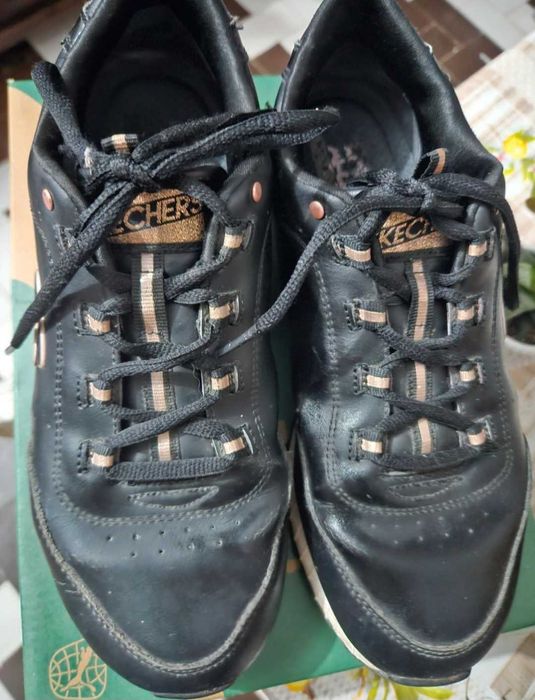 Ténis Skechers pretos