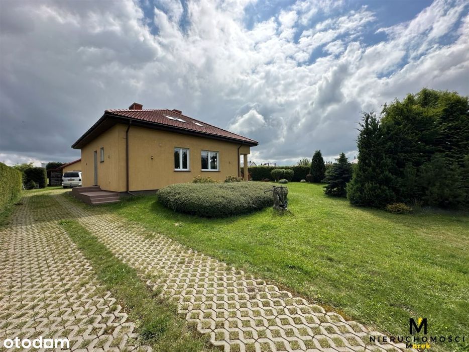 Dom jednorodzinny z osobnym garażem na 2 pojazdy