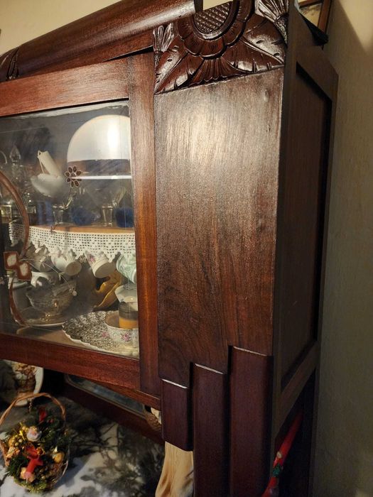 Móvel/cristaleira antigo