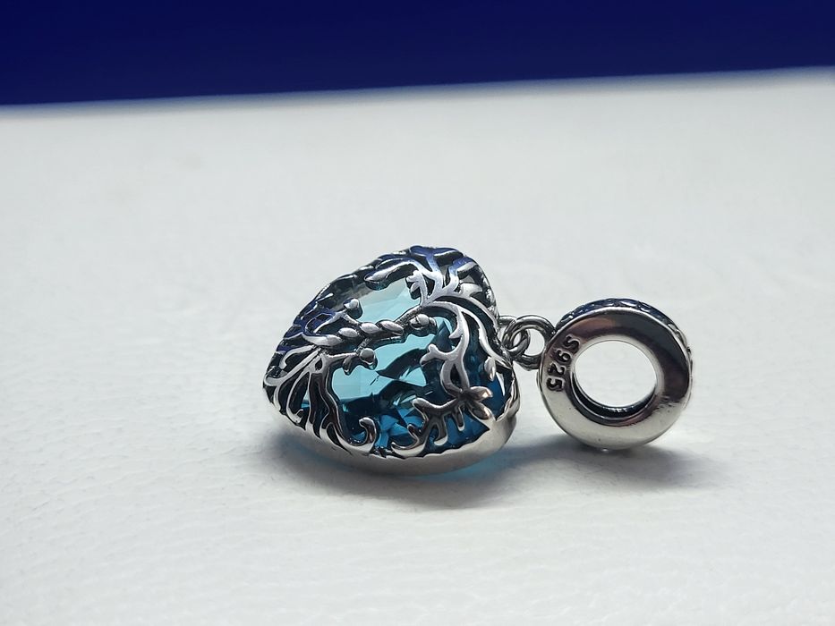 Nowy charms srebrny 925 z niebieskim sercem – bez pudełka