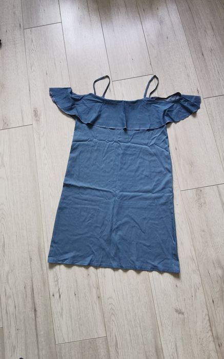 Sukienka z falbanką