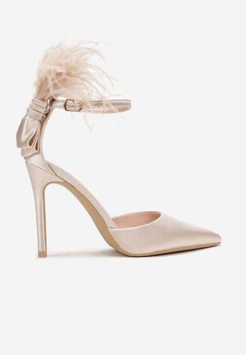 Beżowe sandały, szpilki wieczorowe zdobione piórami rozmiar 39