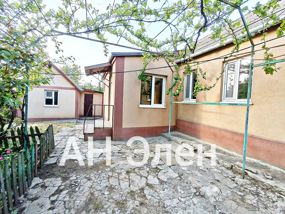 Домик у моря с большим участком