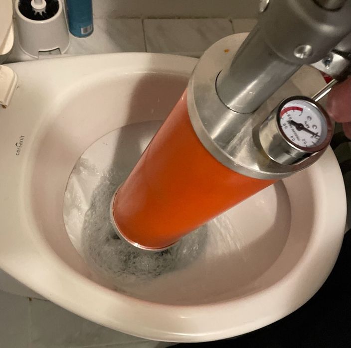 Pogotowie kanalizacyjne,udrażnianie zlewów itp.Hydraulik czyszczenie