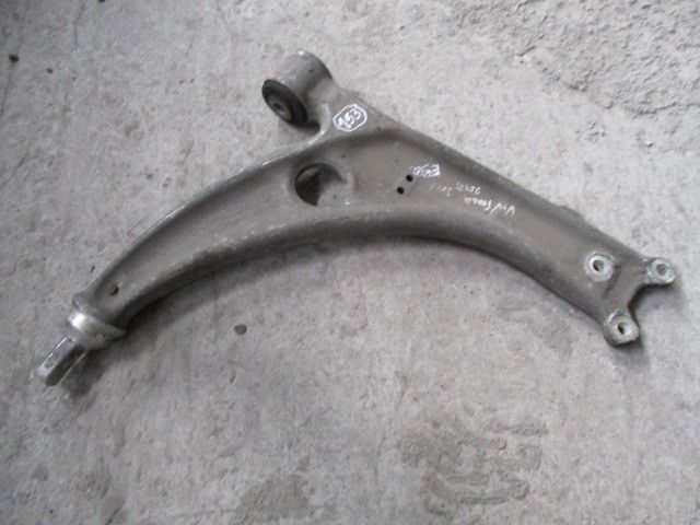 Braço de suspensão frente esquerdo VOLKSWAGEN Passat (3B3)