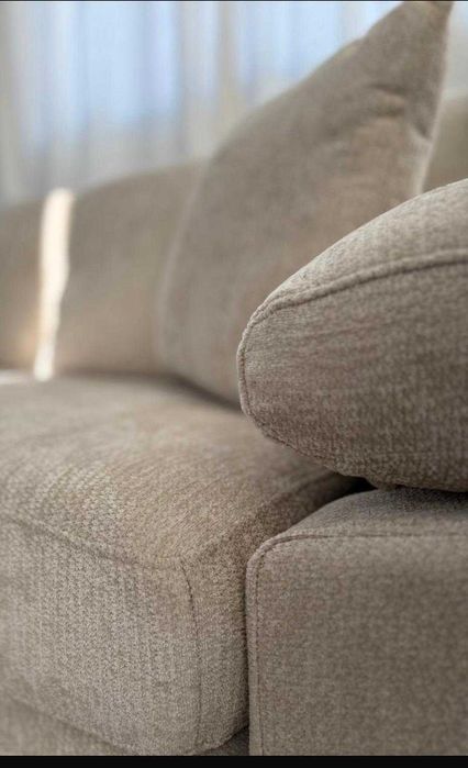 Sofá KAVE bege com Cheisslounge em promoção