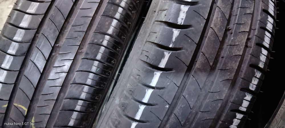 Pneus 185/60/15 semi novos